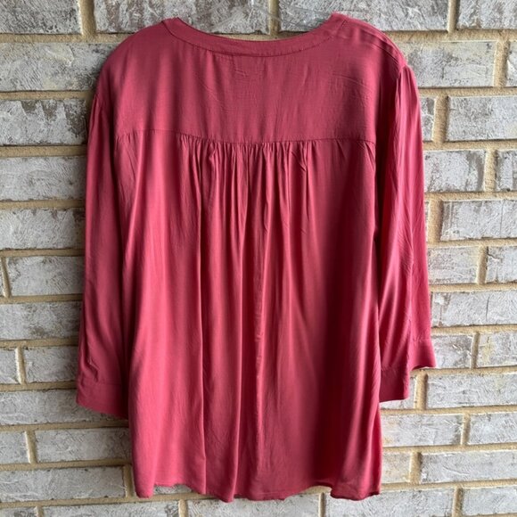 Torrid Harper Mauve 3/4 Roll Tab Sleeve Button Up Blouse Women's Size 2 (2X) - Picture 2 of 8